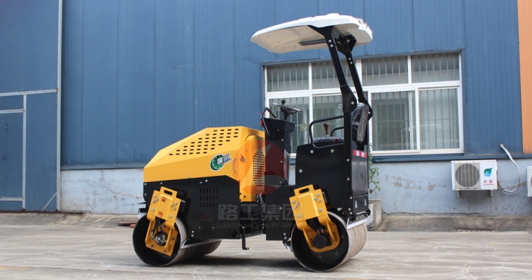 小型壓路機路面施工打滑怎么辦？